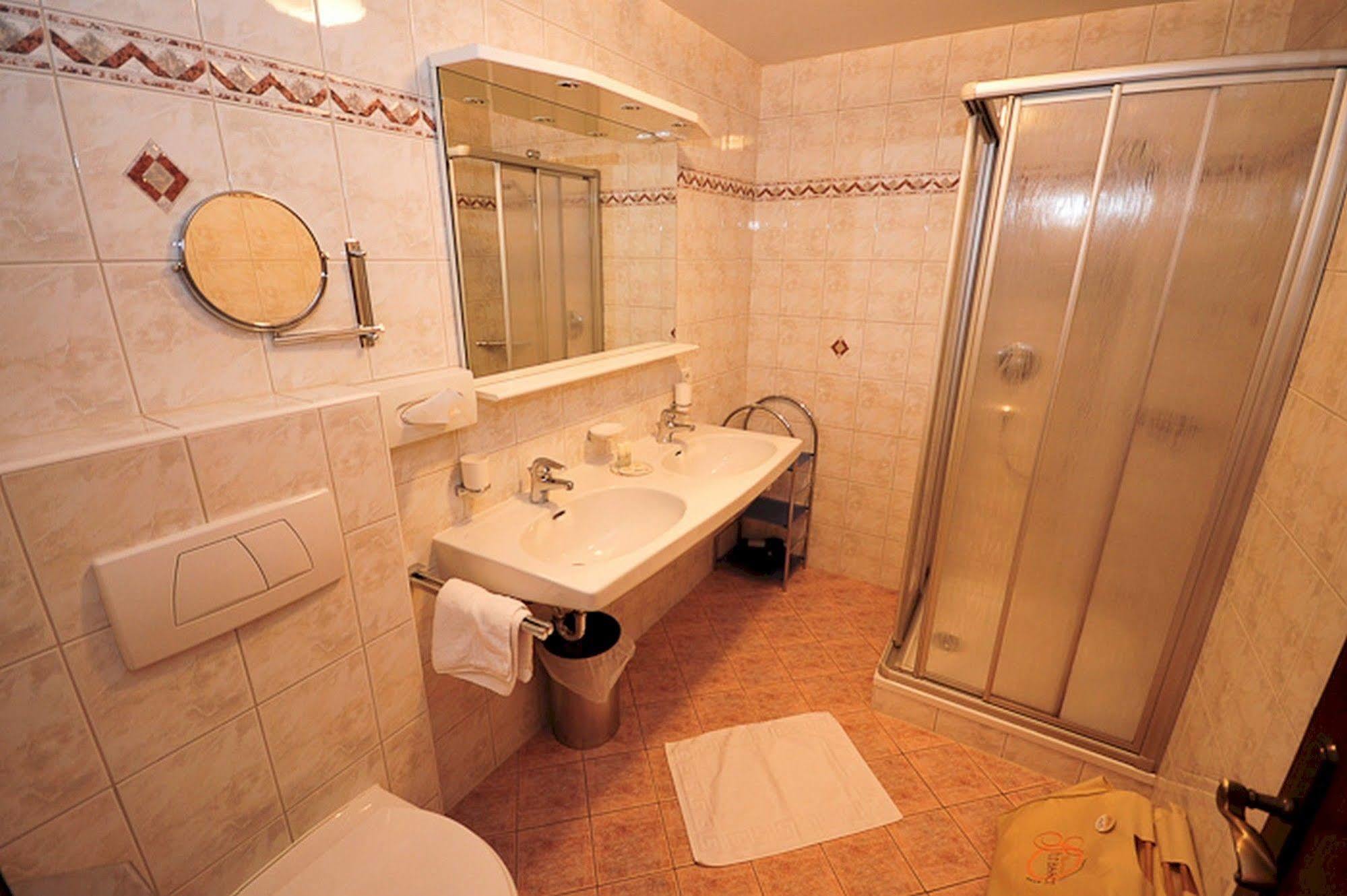 Apart Hotel Garni Strasser Zell am Ziller Exterior photo
